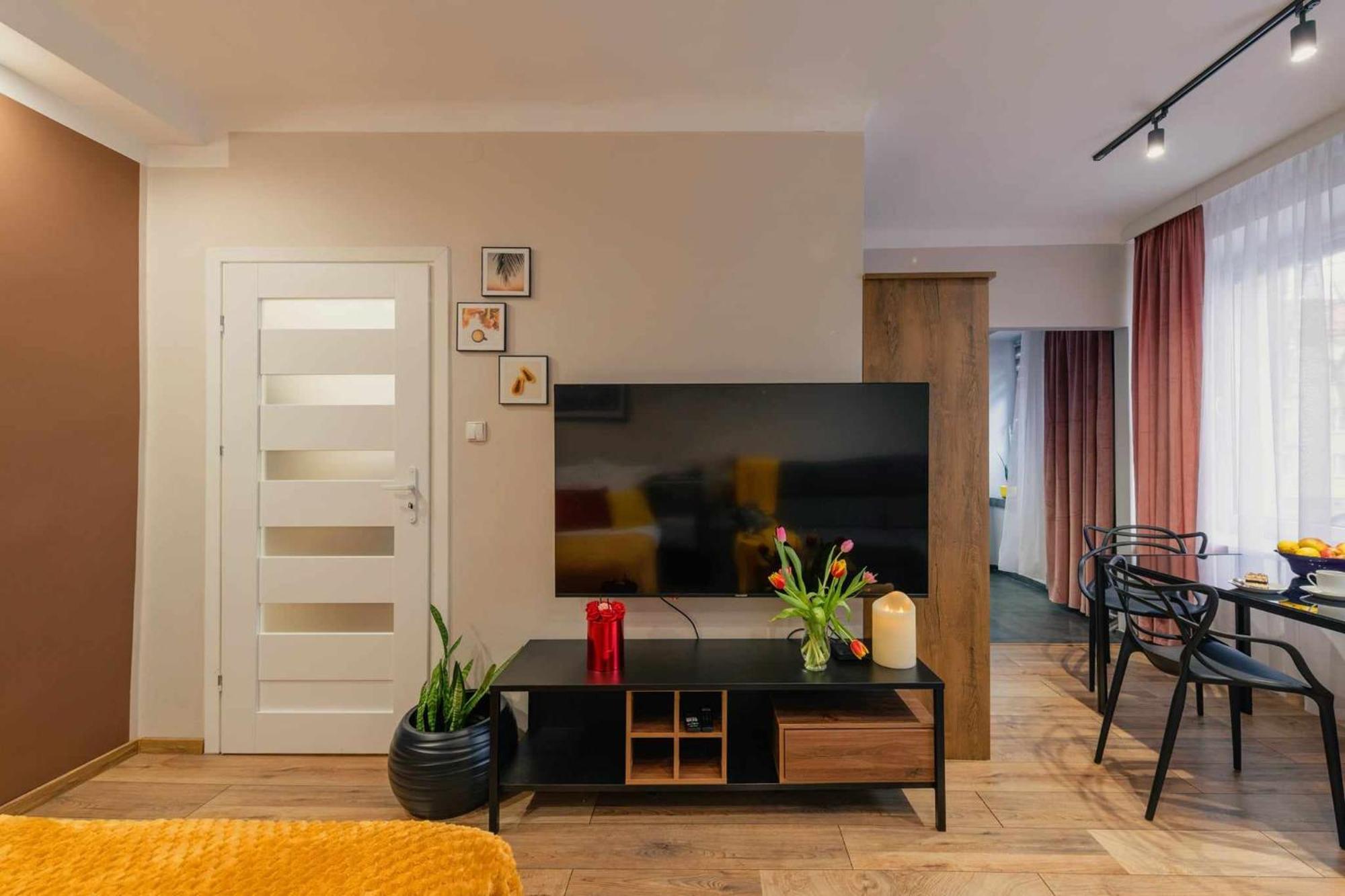Apartment Pod 13 *